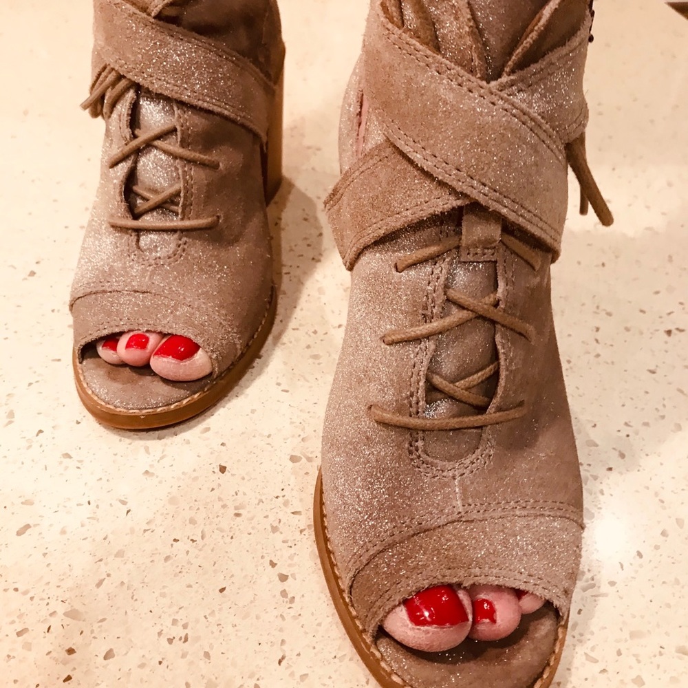 Seychelles size 7 strappy sandal